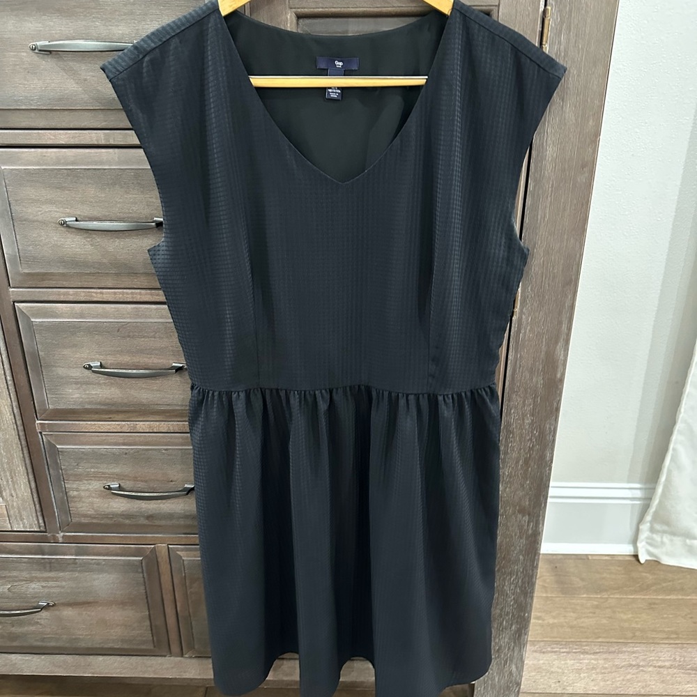 Gap lined black dress